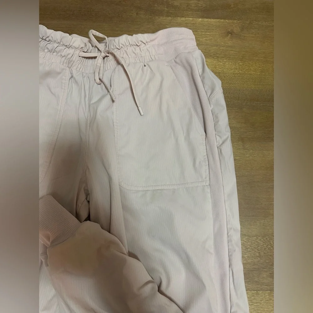 Lululemon Beyond the Studio Joggers 8 Feather Pink